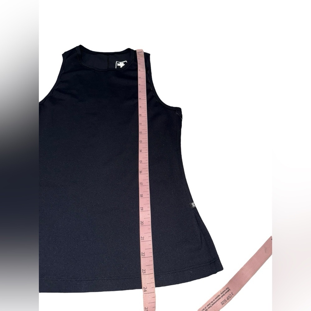 On Running Black Movement Tank Racerback Size Medium - Picture 6 of 10